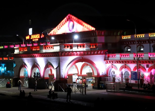Visit From Jhansi Railway Station to Khajuraho Smooth Transfer in Orchha
