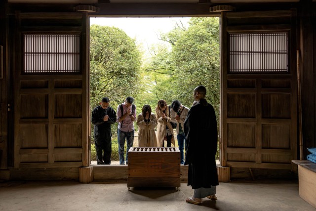 Visit Kyoto Practice a Guided Meditation with a Zen Monk in Kyoto, Japão