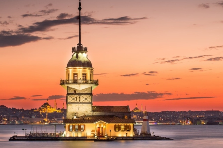 Croisière du soir sur le Bosphore à IstanbulVisite guidée en bateau du Bosphore à Istanbul en soirée