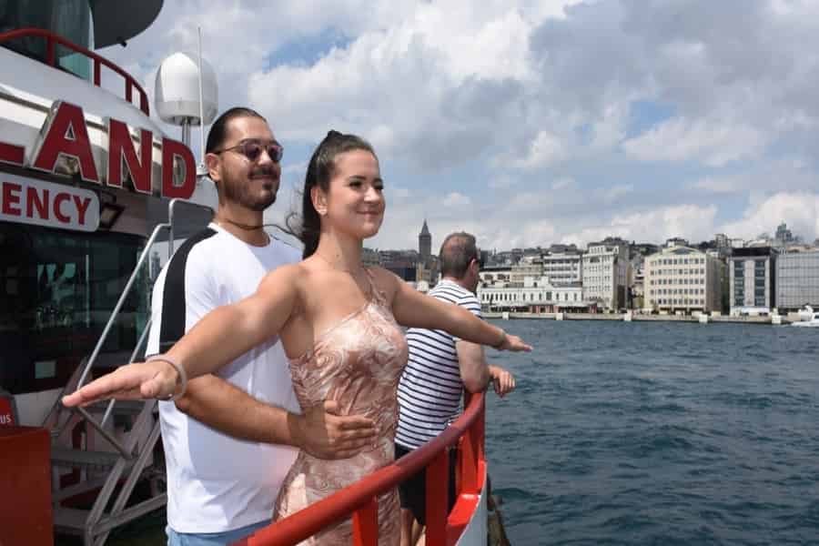 Istanbul: Abendliche geführte Bootstour auf dem Bosporus