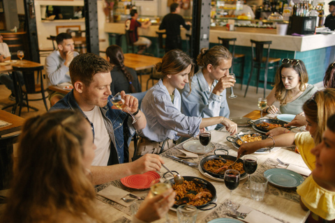 Barcellona: Tour gastronomico con degustazione di tapas e bevandeBarcellona: tour a piedi di Tipsy Tapas Food Crawl con degustazioni