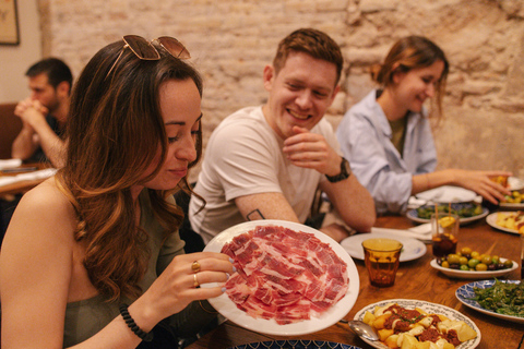 Barcellona: Tour gastronomico con degustazione di tapas e bevandeBarcellona: tour a piedi di Tipsy Tapas Food Crawl con degustazioni