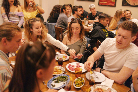 Barcelona: Tipsy Tapas Food Crawl Walking Tour with Tastings