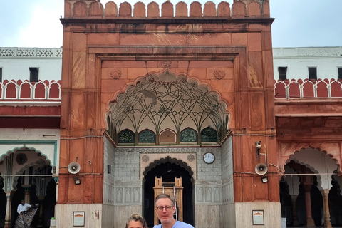 Delhi Unfiltered: Old & New Delhi Full Day Tour Full Day Tour with Sit-down Lunch (pl) 64172