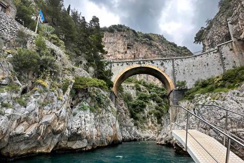 Amalfi coast by boat with aperitif and swimming stop Standard Option