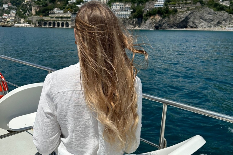 Costa Amalfitana en barco con aperitivo y parada para nadarOpción Estándar
