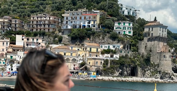 Salerno: Amalfiküste-Kreuzfahrt mit Mittagessen, Aperitif und Schwimmen