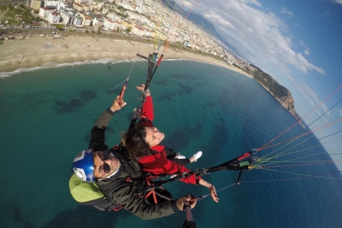 Alanya: tandem-paragliding vanaf 700 m met vergadering of pick-upTandem-paragliding vanaf 700 m zonder pick-up