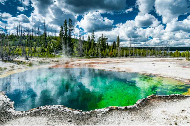 self guided tour yellowstone national park