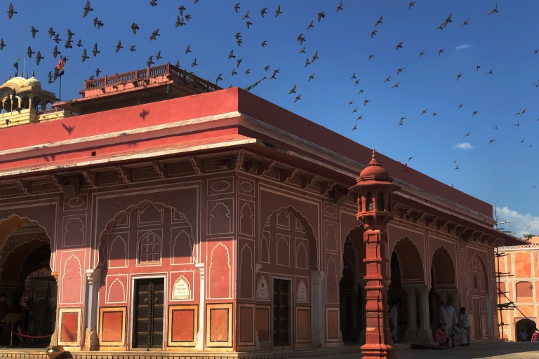 Jaipur Local Sightseeing Tour z przewodnikiem po mieściePrywatny transport AC, bilety do pomnika, przewodnik i lunch