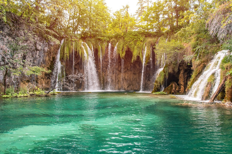 From Zagreb : Plitvice Lakes guided tour From Zagreb: Plitvice Lakes day trip without guide