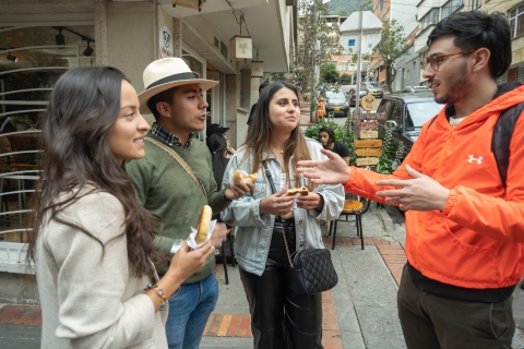 Bogotá: Recorrido gastronómico callejero por el barrio de La MacarenaTour de Comida Callejera en Bogotá (Barrio de La Macarena)