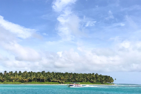 Visite de l'île de Saona en bateau à moteur et en catamaran (formule tout compris)