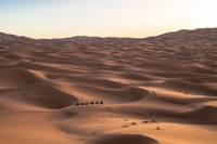 De Fes, voyage de 2 jours sur le désert Merzouga avec tente de luxe et dîner - Housity
