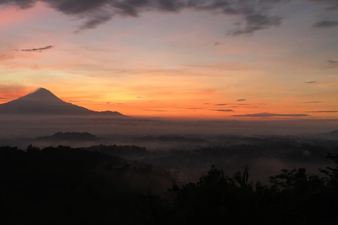 Yogyakarta: Nascer do sol em Borobudur, vulcão Merapi e Prambanan