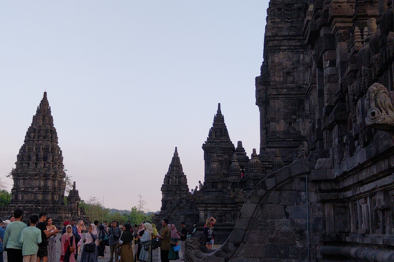 Yogyakarta : Lever de soleil sur Borobudur, volcan Merapi et Prambanan