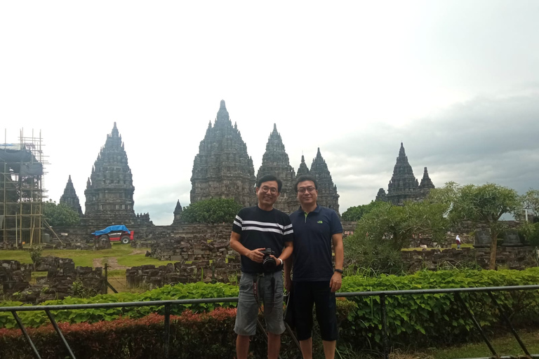 Yogyakarta : Lever de soleil sur Borobudur, volcan Merapi et Prambanan