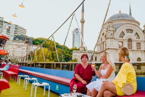 Bosporus-tour met privétafel/360 uitzicht op de BosporusFrisdrank inbegrepen
