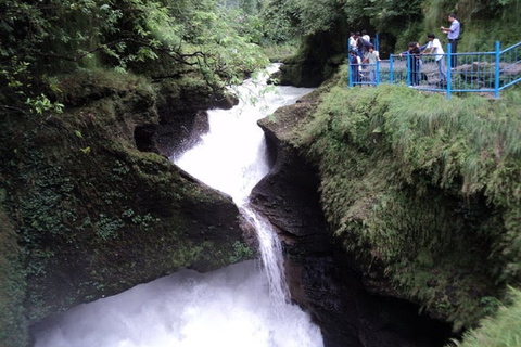 Pokhara: Tour dei punti salienti di Pokhara in autobus