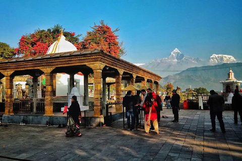 Mit dem Bus zu den sieben besten Touristenzielen in PokharaDie drei besten Reiseziele in Pokhara aufdecken