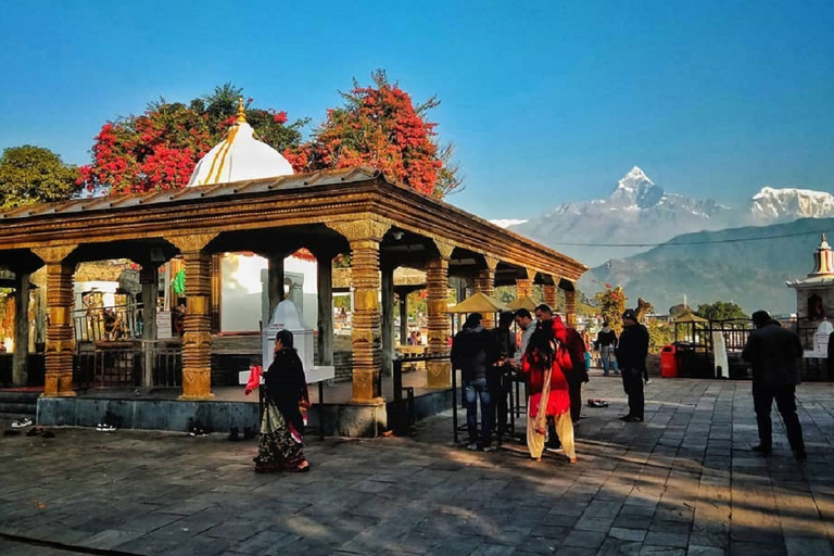 Mit dem Bus zu den sieben besten Touristenzielen in PokharaDie drei besten Reiseziele in Pokhara aufdecken