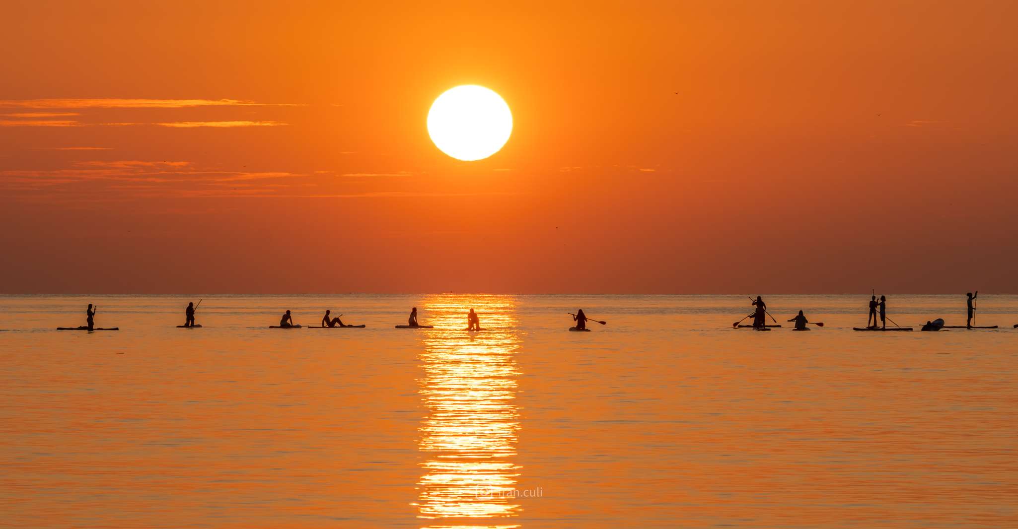 Barcelona: Sunrise Paddleboarding with Instructor and Photos photo 5