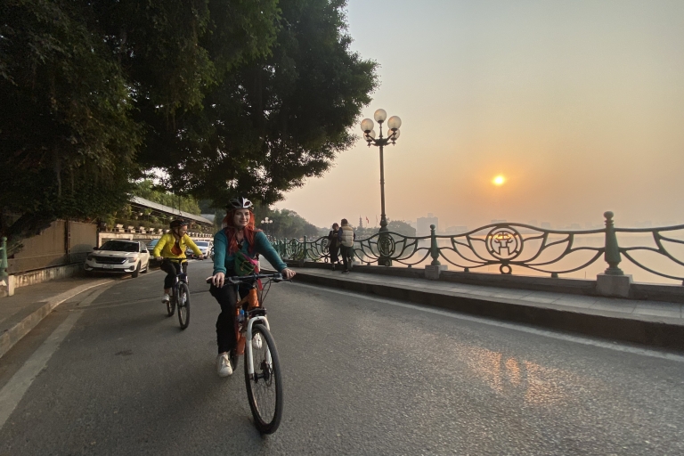 Pedaleando por las joyas ocultas de Hanoi y la Isla de los PlátanosRecorridos en bicicleta por Hanói - Callejuelas y joyas ocultas