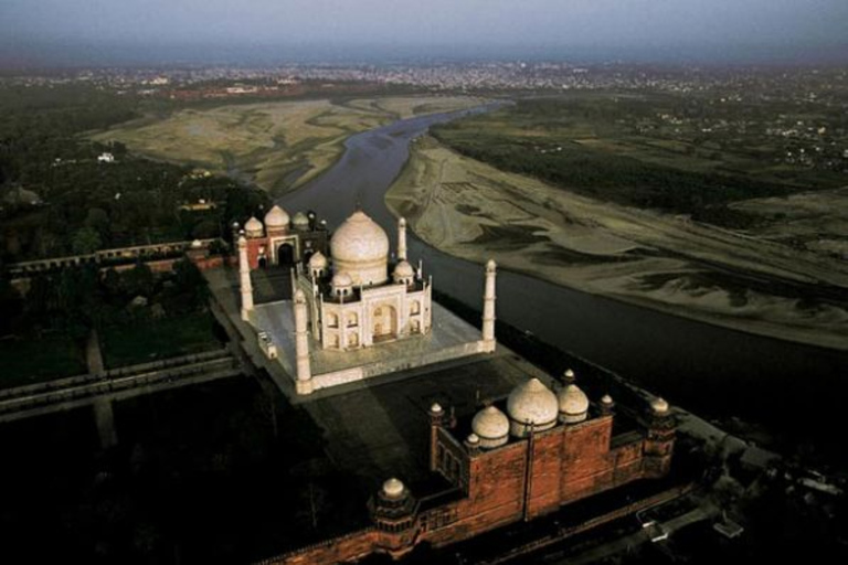 Visite privée du Taj Mahal et du Fort d'Agra le même jour avec promenade en bateauVoiture AC + chauffeur + guide touristique + déjeuner dans un hôtel 5 étoiles