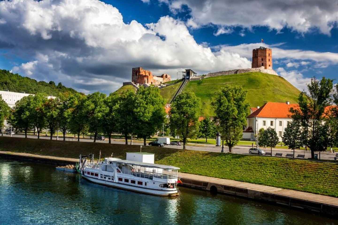 Vilnius: Private custom tour with a local guide