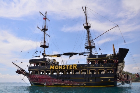 Antalya/Kemer: Monsterfeestboottocht van een hele dag naar de baaien van KemerTour met ophalen en wegbrengen van Kemer, Beldibi, Goynuk