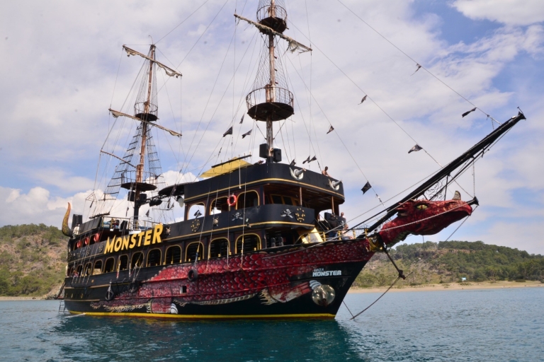 Antalya/Kemer:Ganztägige Monsterparty-Bootsfahrt zu den Buchten von KemerTour mit Abholung und Rücktransport von Kemer, Beldibi und Göynek