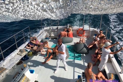 From Magaluf: Palma Bay Boat Trip with Live Music From Magaluf: Palma de Mallorca Experience