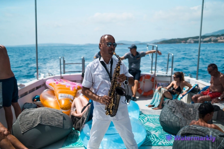 Desde Magaluf: Paseo en barco por la Bahía de Palma con música en directoDesde Magaluf: Experiencia en Palma de Mallorca