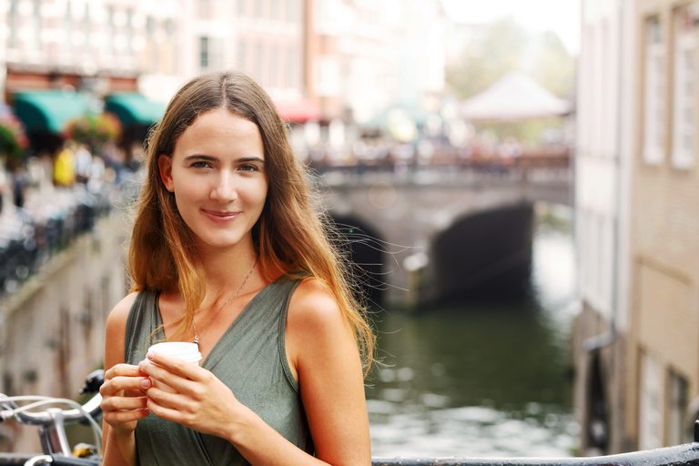 Utrecht: Professional photoshoot at Utrecht Canals Standard 30 Mins | 25 Photos