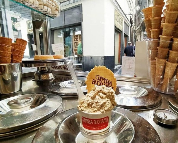 Visit Aquarium of Genoa + Panera Ice Cream Taste experience in Génova