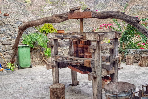 Kultowa wycieczka Cova do Paúl – wycieczka 1-dniowa na Santo Antão promemCova do Paúl: 5-kilometrowa wędrówka na Santo Antão (w tym prom)