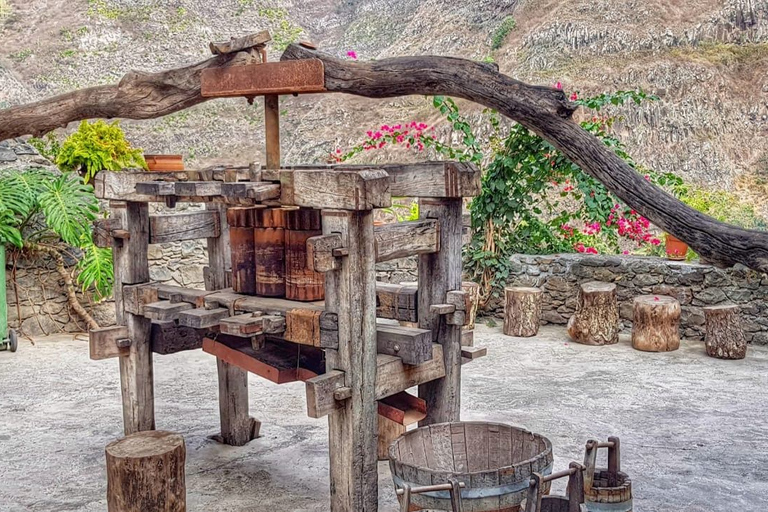 Kultowa wycieczka Cova do Paúl – wycieczka 1-dniowa na Santo Antão promemCova do Paúl: 5-kilometrowa wędrówka na Santo Antão (w tym prom)