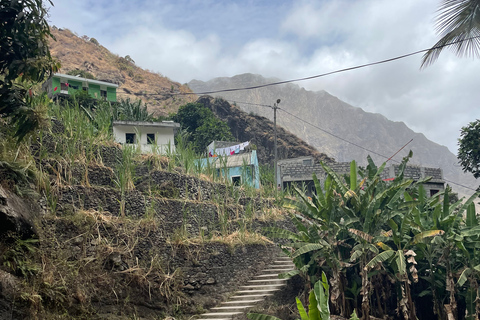 Kultowa wycieczka Cova do Paúl – wycieczka 1-dniowa na Santo Antão promemCova do Paúl: 5-kilometrowa wędrówka na Santo Antão (w tym prom)