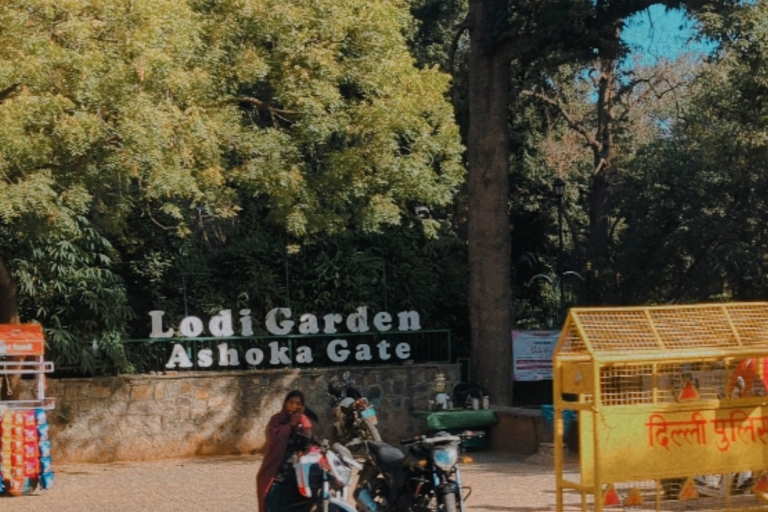 Delhi: Yoga in Lodhi Garden