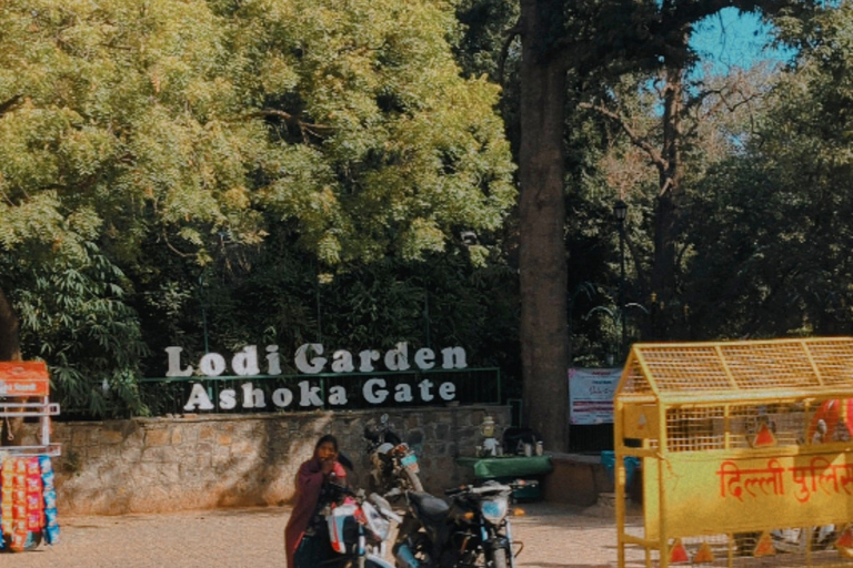 Delhi: Yoga i Lodhi Garden