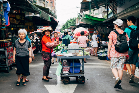 Iconic Food Tour: Local Street Food, Drinks &amp; Sites