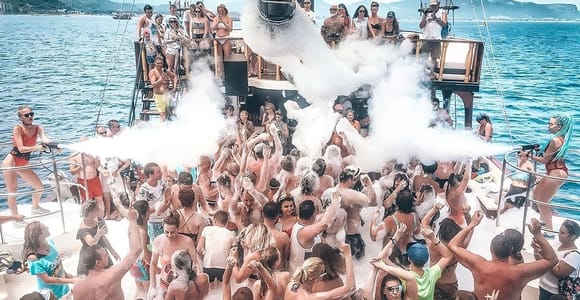 Antalya/Kemer: All-Inclusive Luxury Party Boat with Lunch