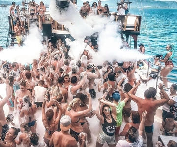 From Antalya/Kemer: All-Inclusive Party Boat with Lunch