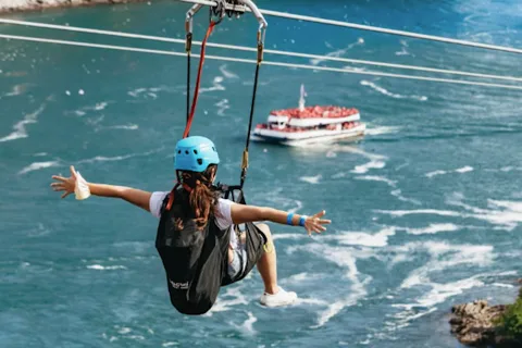 Niagara Falls, Canada: Early Bird Zip Line to The Falls