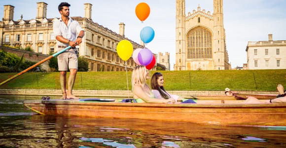 Cambridge: Gemeinsame Punting Tour mit Guide
