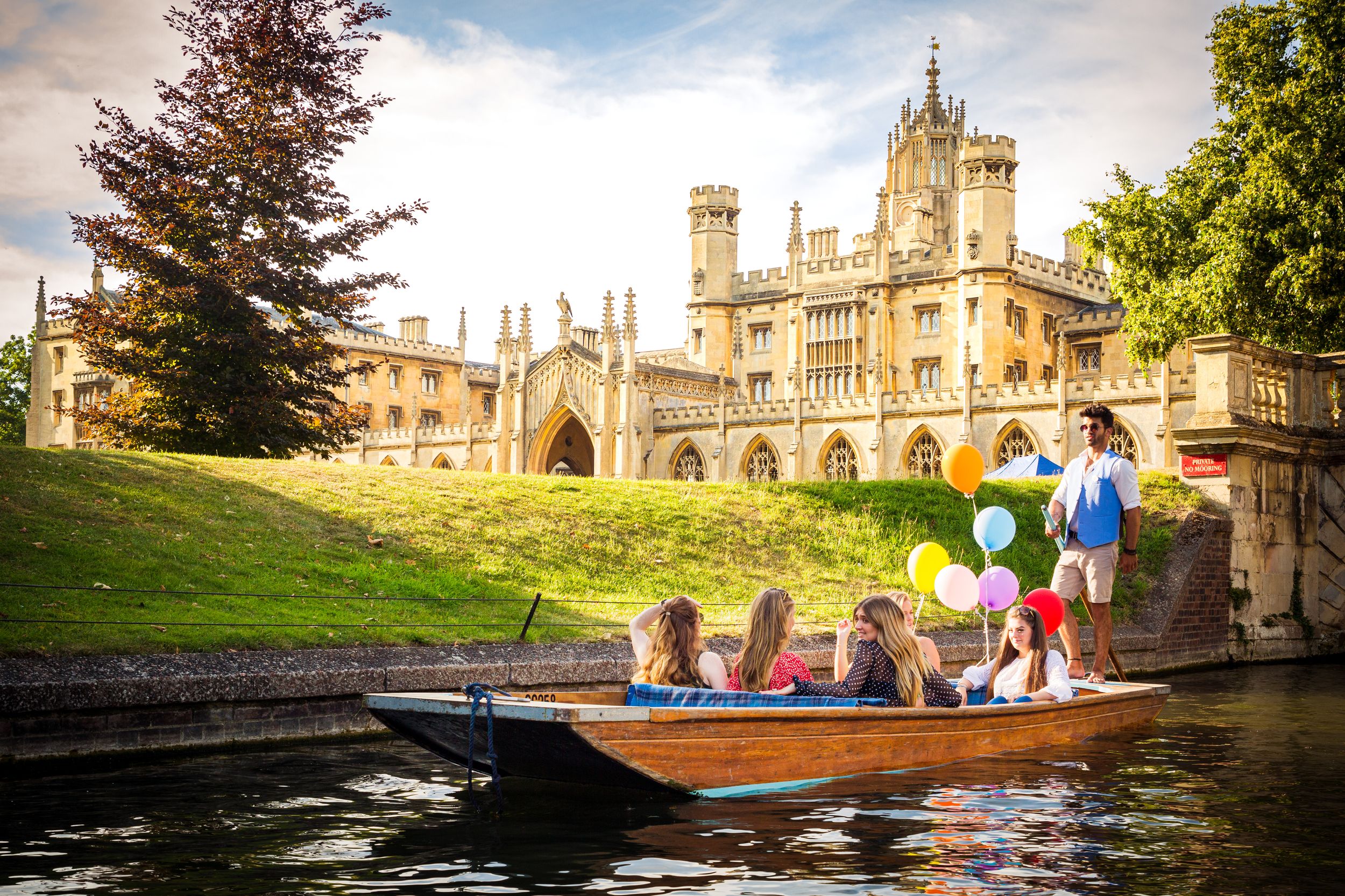 Cambridge: Gemeinsame Punting Tour mit Guide