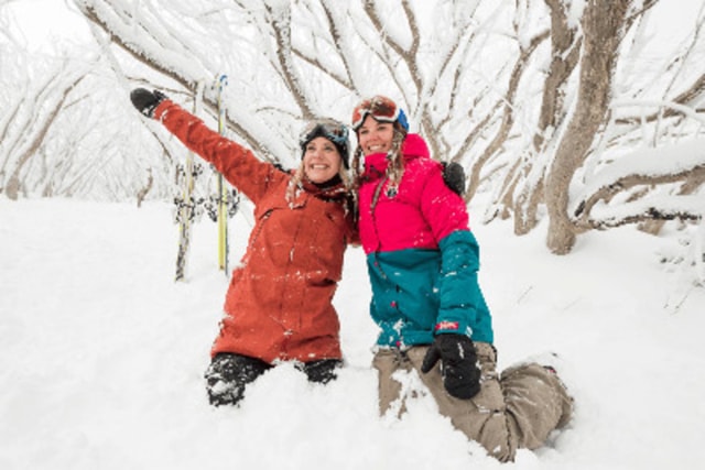 Ab Melbourne: Geführte Schnee-Tagestour am Mount Buller mit Tickets