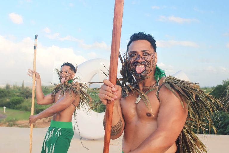 Oahu Luau de los Guerreros de MaukaPaquete Real