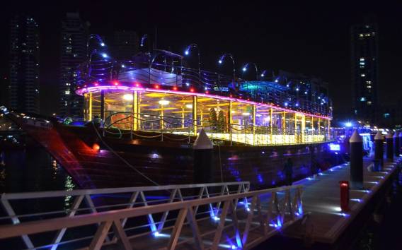 Dubai Creek Dhow Dinner Cruise mit privatem Transfer