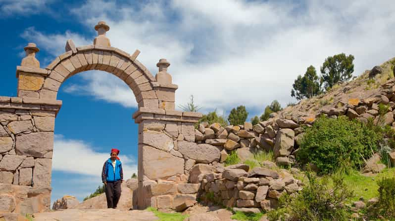 Puno: Excursie de 1 zi Lacul Titicaca, Uros și Taquile | GetYourGuide